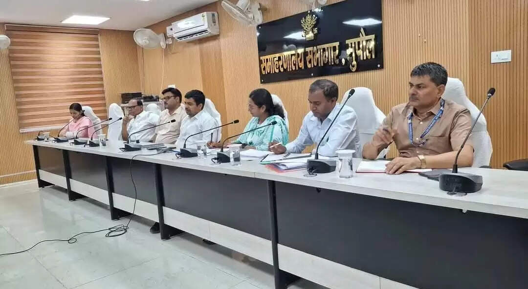 वाइब्रेंट विलेज प्रोग्राम-II को लेकर सुपौल में समीक्षा बैठक