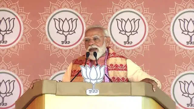 कांग्रेस असम में सत्ता में आई तो घुसपैठियों को संरक्षण देने वाला कानून लाएगी: नरेन्द्र मोदी