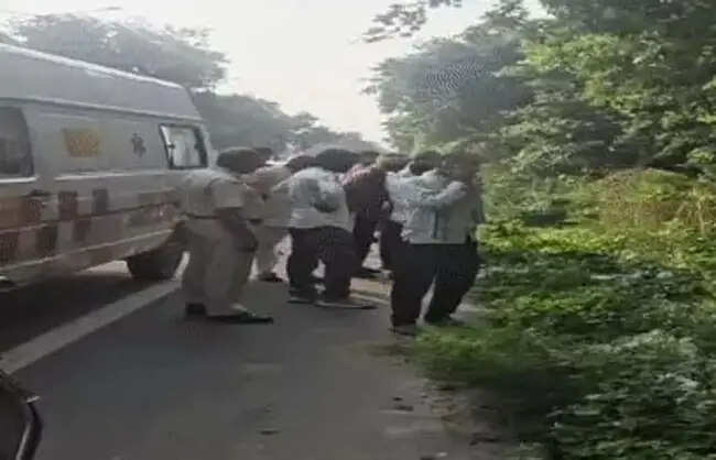 रेवाड़ी में युवक का शव मिलने से मचा हड़कंप, हत्या की आशंका