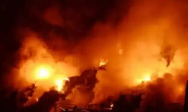 एक्सपोर्ट फर्म ग्लोब मेटल एंड ग्लास फैक्ट्री में लगी आग