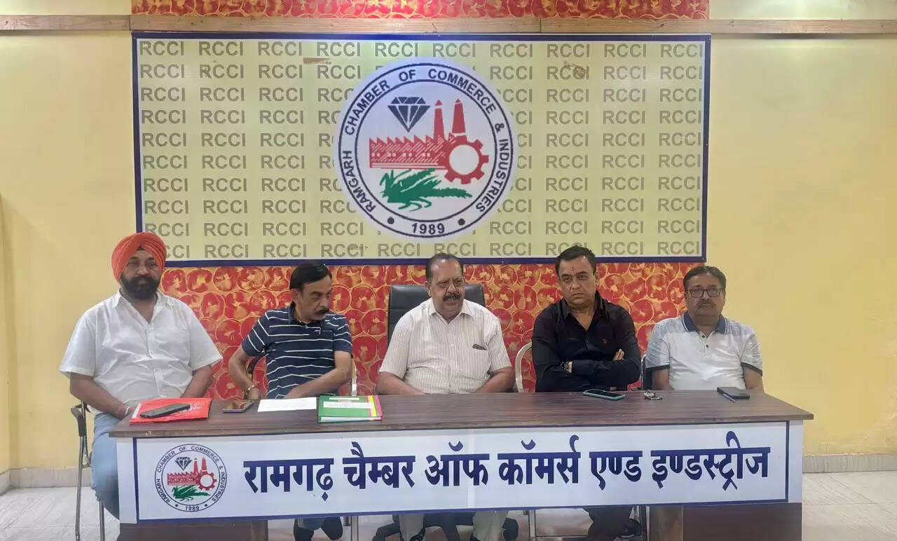 व्यापारियों की समस्या दूर करने के लिए लगातार प्रयासरत है चेंबर : मंजीत