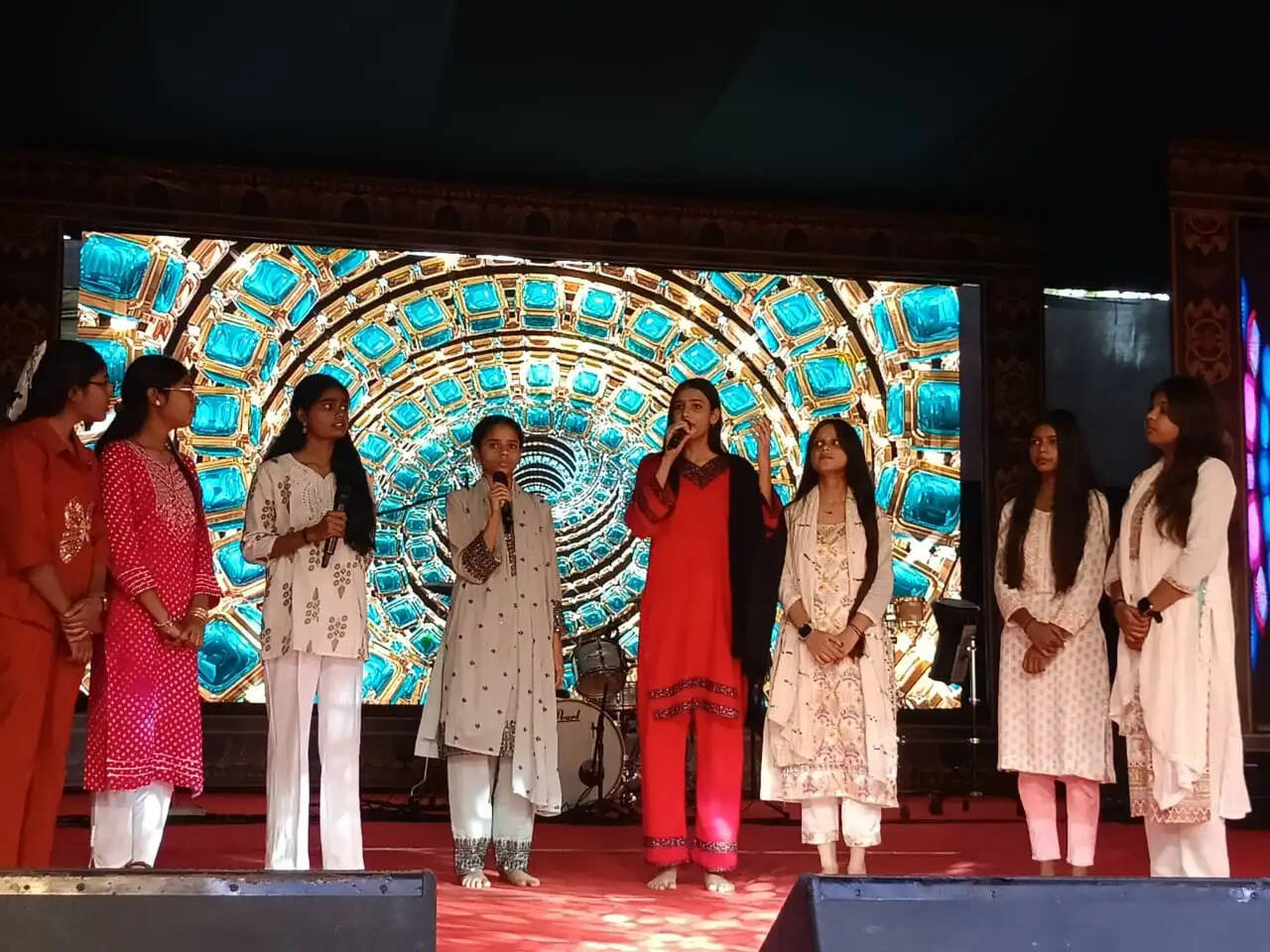 देवा मेले में नृत्य और देशभक्ति गीतों ने मोहा मन, विद्यार्थियों ने दिखाया हुनर