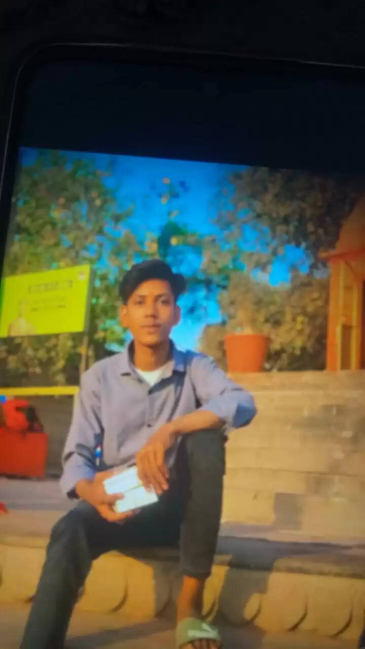 गंगा में नहाते समय डूबे दो किशोर, माैत