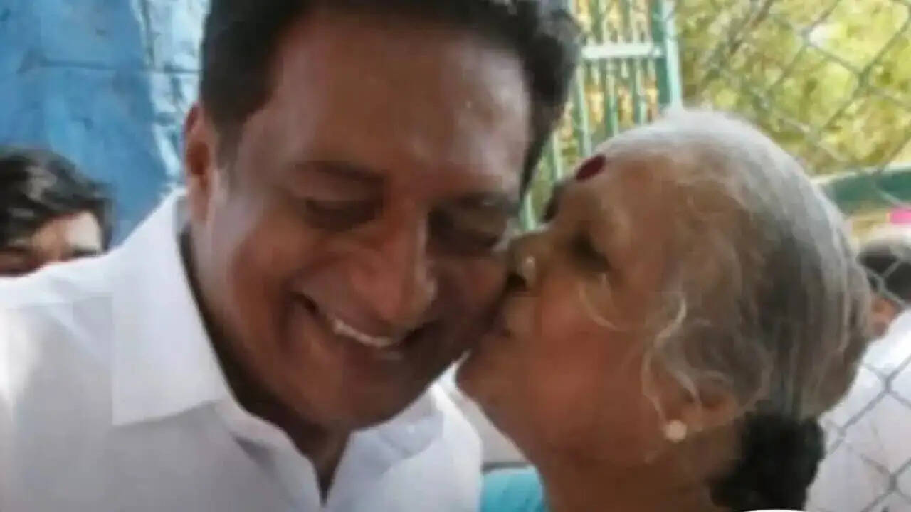 मां के निधन से टूटे प्रकाश राज, कई हस्तियों ने संवेदनाएं व्यक्त की