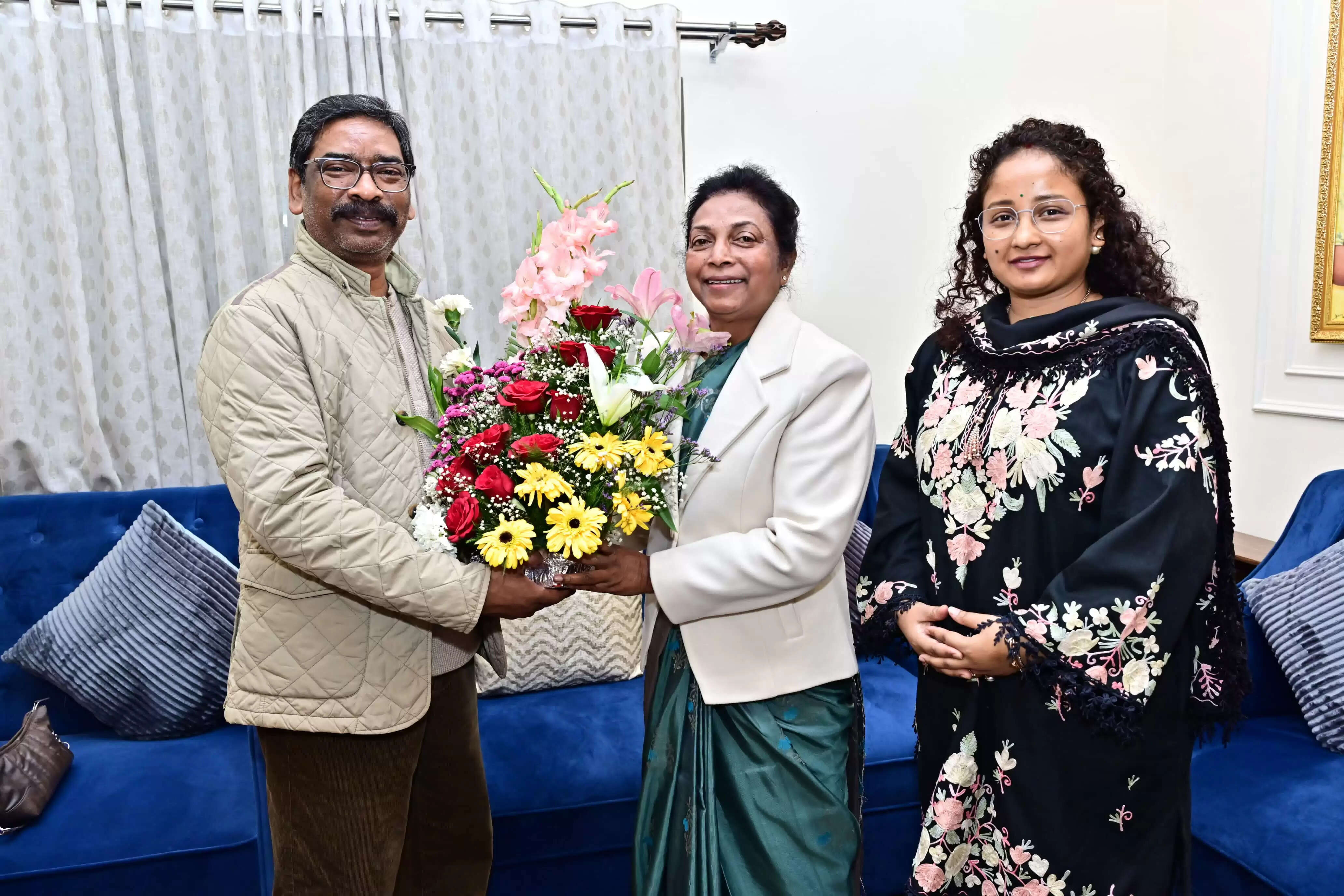 मुख्यमंत्री से सांसद और विधायक ने की मुलाकात, दी नववर्ष की बधाई