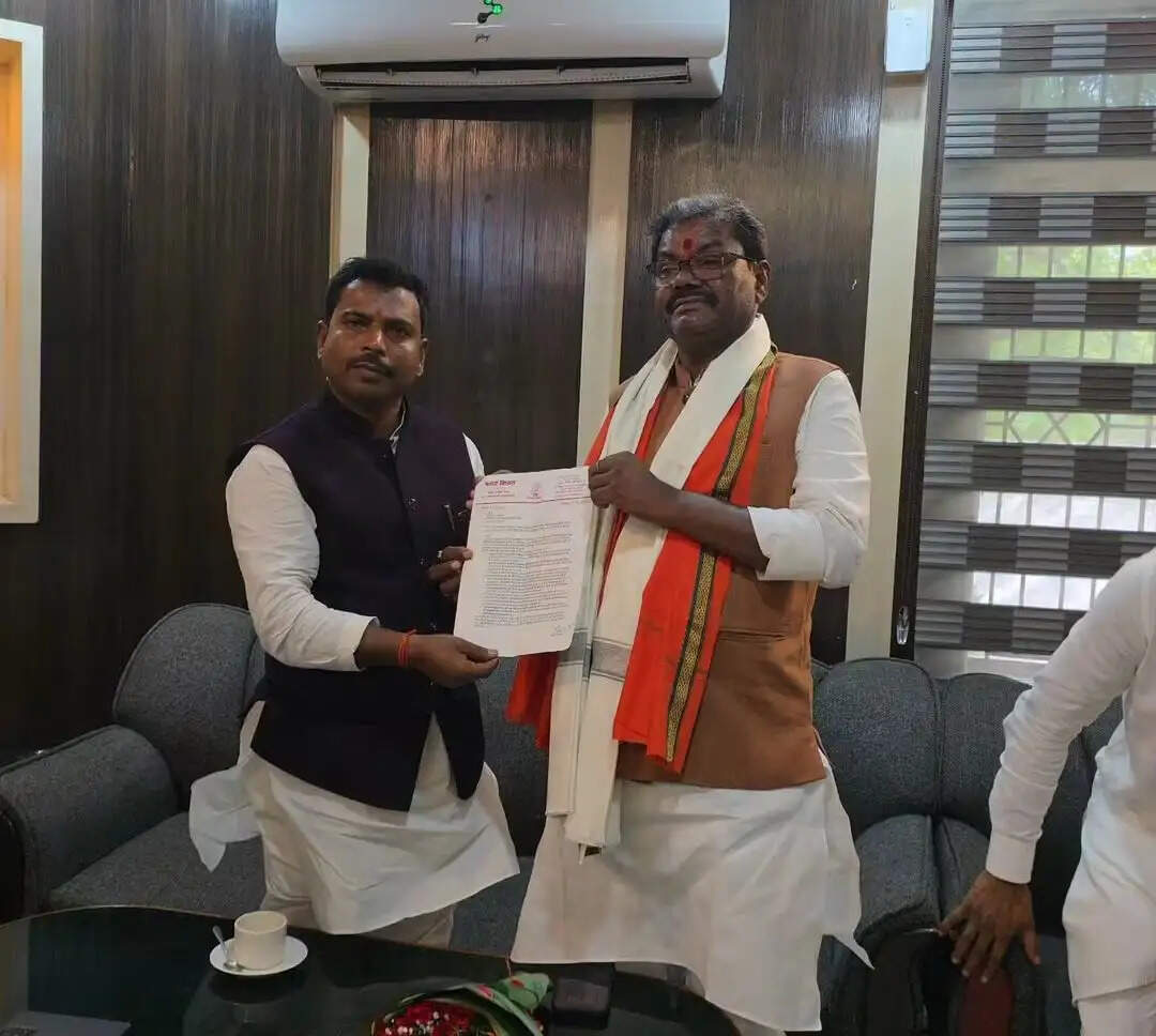 विधायक ने प्रभारी मंत्री को ज्ञापन सौंप सिमराहा मांस फैक्ट्री को बंद करने की मांग की