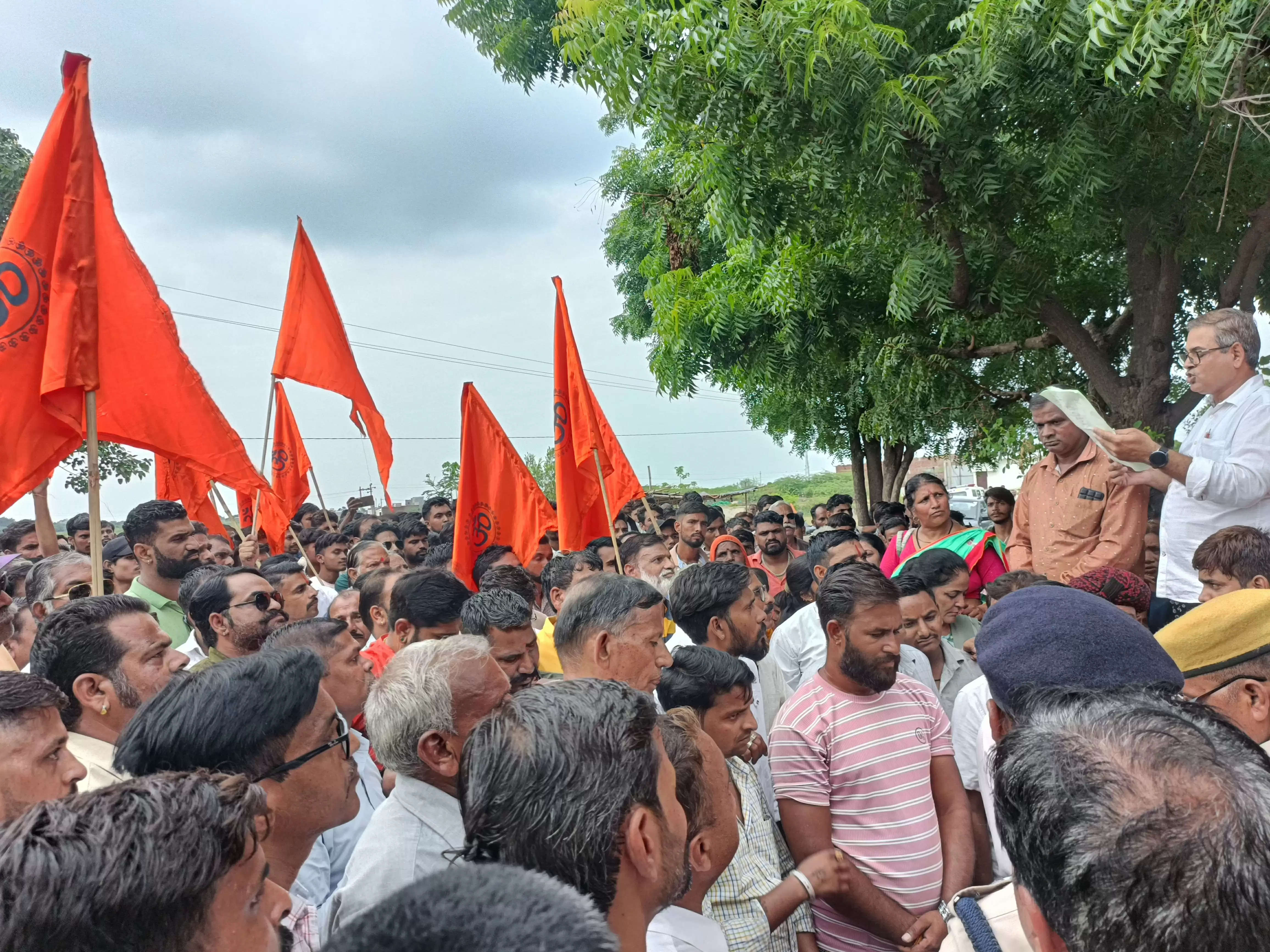 शाहपुरा में गणेश पांडाल विवाद-सर्व हिंदू समाज का प्रदर्शन