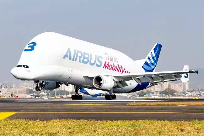 मुंबई में पहली बार उतरा व्हेल के आकार वाला दुनिया का सुपर कार्गो विमान
