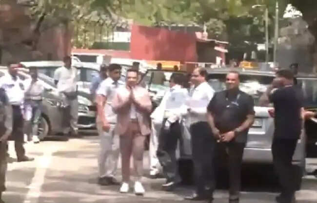 रॉबर्ट वाड्रा गुरुग्राम जमीन सौदा मामले में लगातार तीसरे दिन ईडी के समक्ष हुए पेश