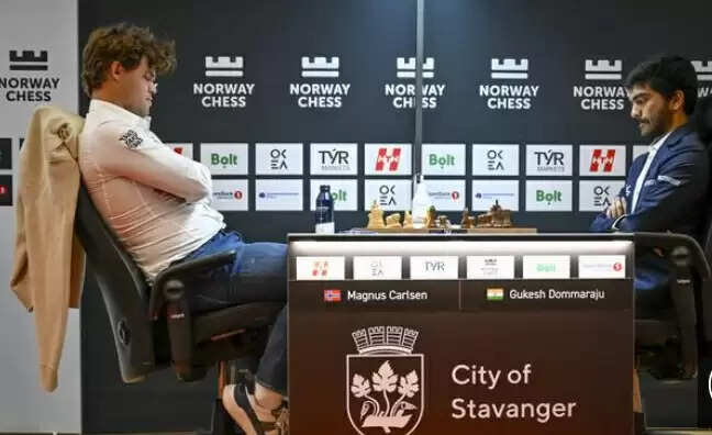 नॉर्वे शतरंज 2025 : कार्लसन ने उद्घाटन मुकाबले में गुकेश को हराया