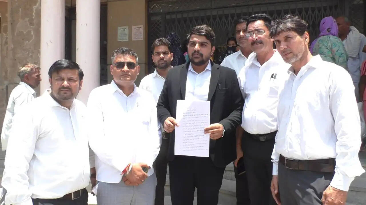 अंतरराष्ट्रीय पैरा एथलीट चिराग त्यागी हत्याकांड की सीबीआई जांच मांग, अधिवक्ताओं ने सौंपा ज्ञापन