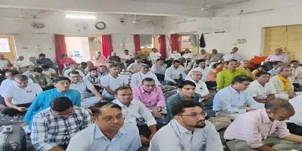 वनांचल&nbsp;के&nbsp;30 गांवों में चिकित्सा शिविर के लिए 100 सदस्यीय चिकित्सा दल रवाना