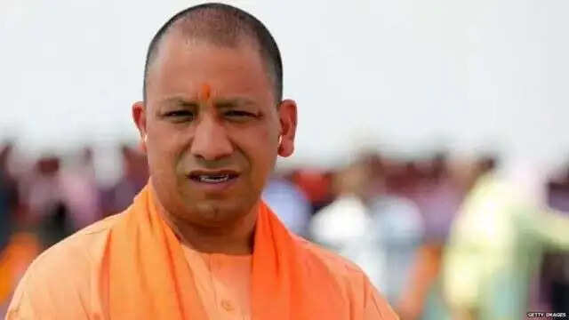 मुश्किल घड़ी में 'अभिभावक' बनी योगी आदित्यनाथ सरकार, वाराणसी के 11,219 परिवारों को मिली मदद