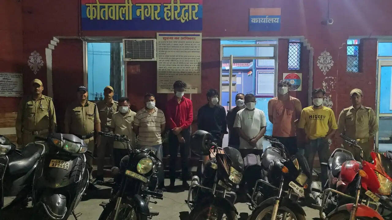 शराब पीकर ड्राईविंग करने पर पुलिस ने किए 10 वाहन सीज