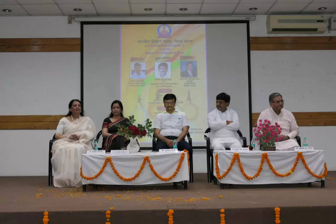 विद्यार्थियों को एन्टरप्रिन्योर बनाने के लिए डबल इंजन सरकार कटिबद्ध : कपिल देव