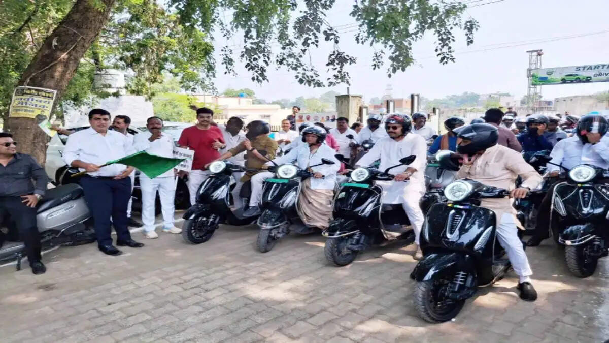 कोरबा में हुआ छत्तीसगढ़ की प्रथम ई.व्ही. जागरूकता रैली ’’ ड्राईव फार अर्थ ’’ का भव्य आयोजन