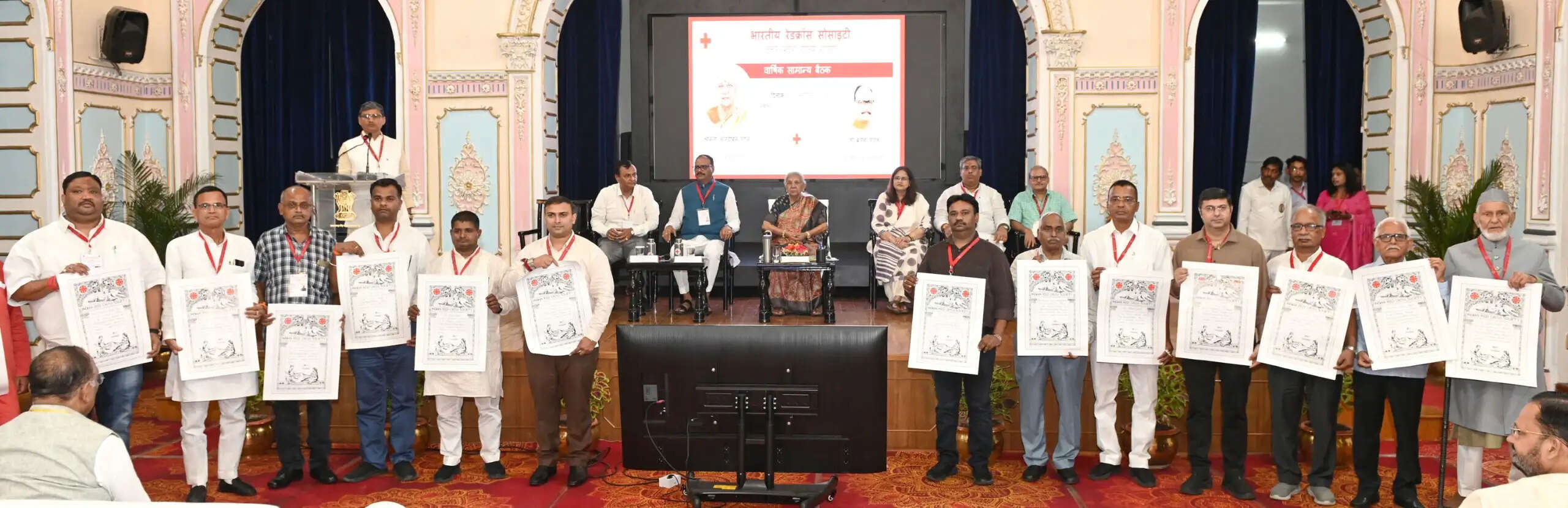 रेड क्रॉस सोसाइटी की गतिविधियों को और अधिक गति देने की है आवश्यकता : राज्यपाल
