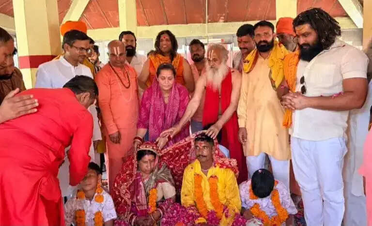 (संशोधित) पश्चिमी उप्र के मुस्लिम परिवार ने हरिद्वार में अपनाया सनातन धर्म, बदले नाम