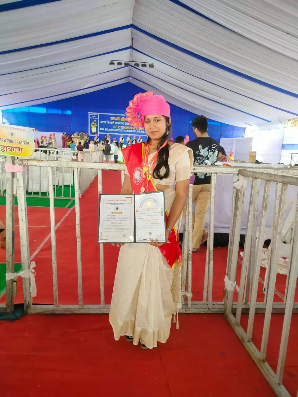 एयू के दीक्षांत समारोह में गोल्ड मेडलिस्ट लता व अपर्णा समेत केएन कॉलेज के 32 मेरिटोरियस सम्मानित