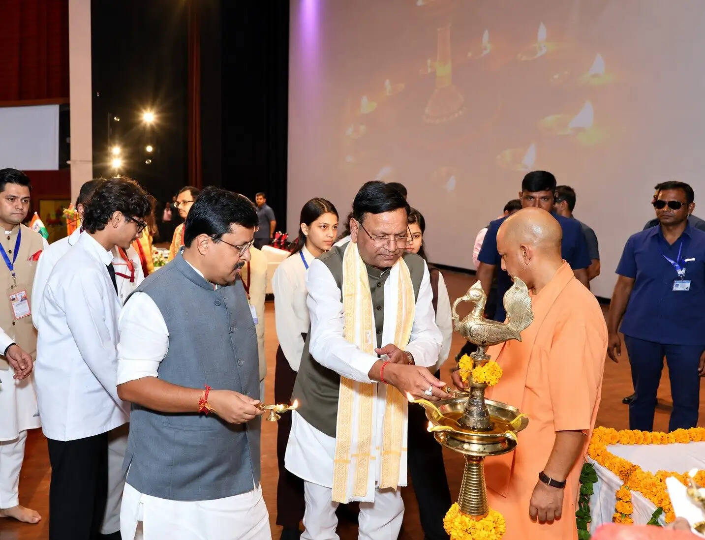 नकारात्मक ताकतें जाति के नाम पर समाज और महापुरुषों को बांटेंगी, हमें विभाजन नहीं होने देना : मुख्यमंत्री