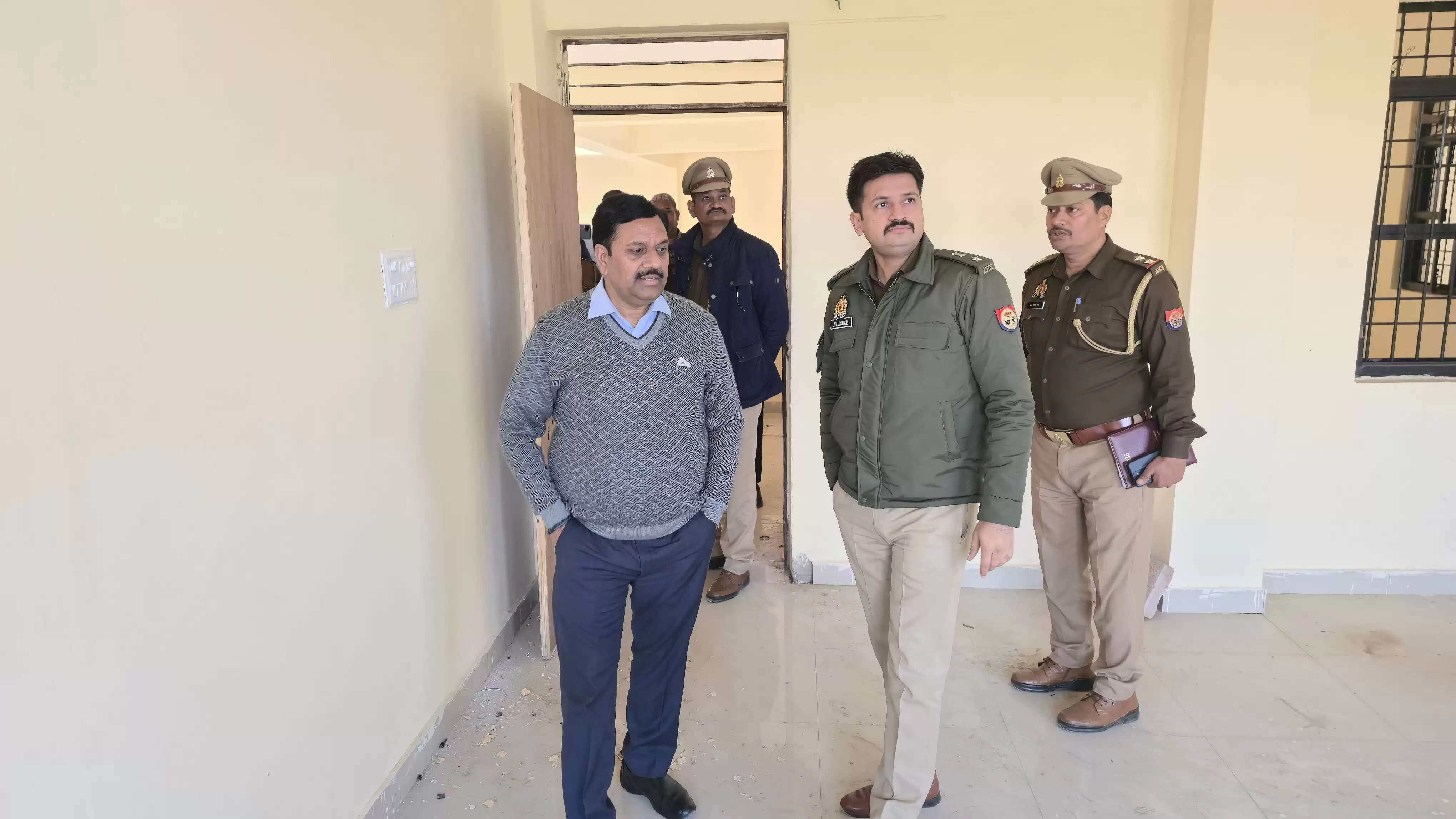 दोनों पक्षों को संतुष्ट करने के लिए मौके पर पहुंचकर अधिकारी करें शिकायतों का निस्तारण : डीएम