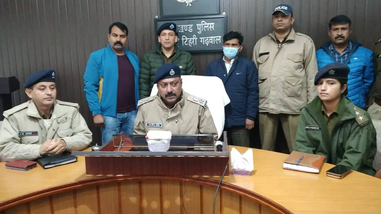 साढ़े पांच लाख के चोरी के माल के साथ महिला को पुलिस ने पकड़ा