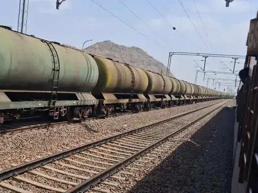 मालगाड़ी का इंजन फेल, चेन्नई से जोधपुर आ रही ट्रेन डेढ़ घंटा खड़ी रही