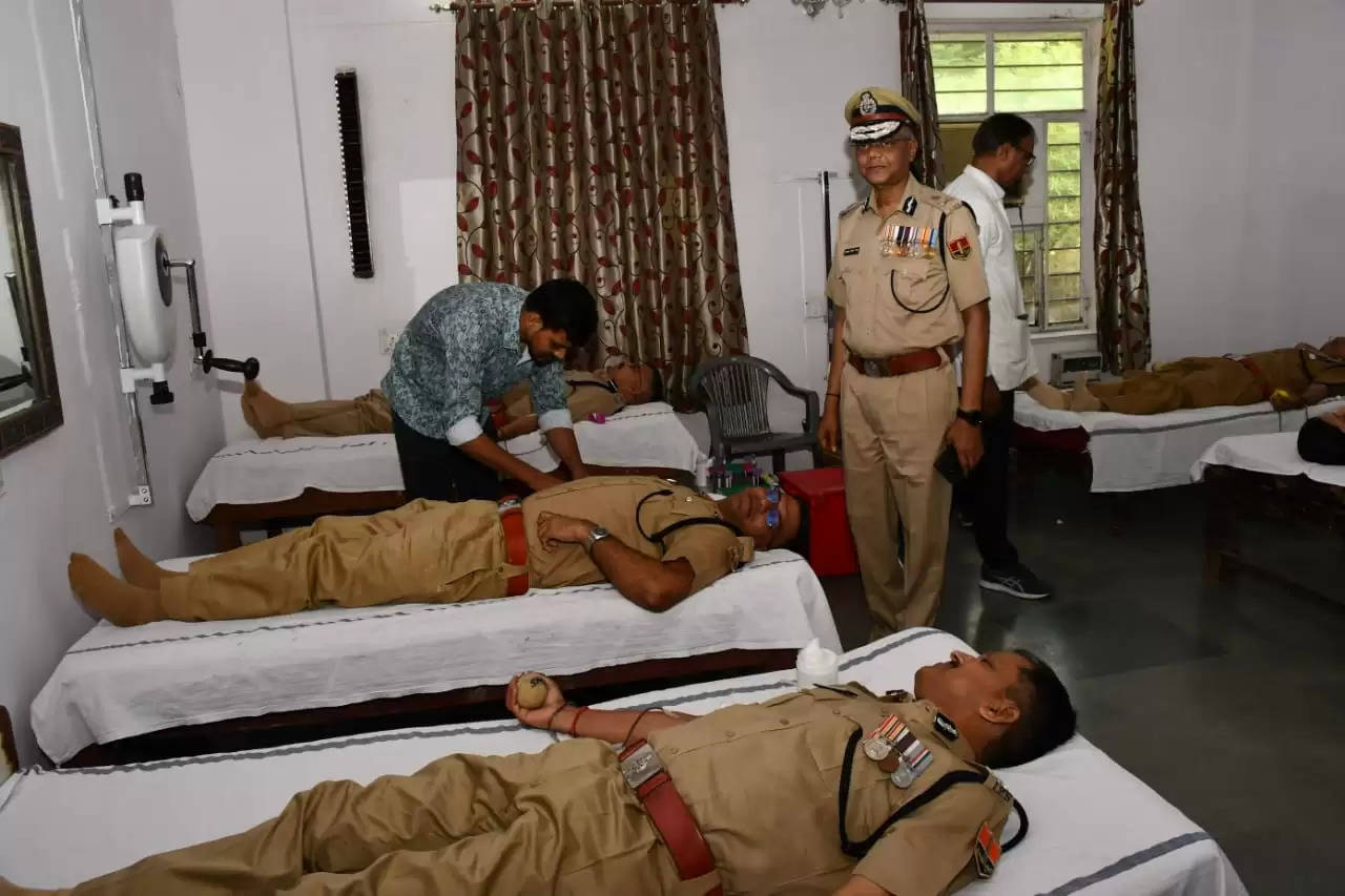 शहीदों के बलिदान से प्रेरणा लेकर देश की सेवा का संकल्प लें: पुलिस महानिदेशक