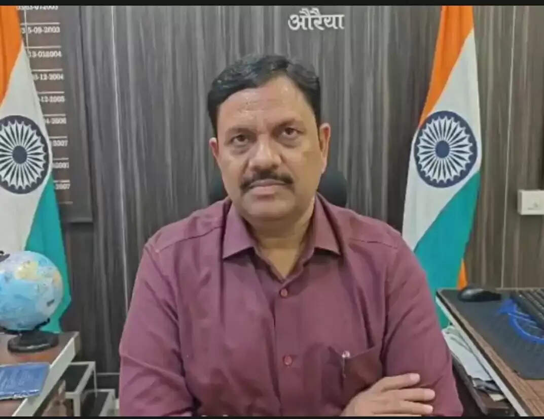 औरैया : डीएम ने जूम मीटिंग में अनुपस्थित अधिकारियों का एक दिन का वेतन काटने के निर्देश