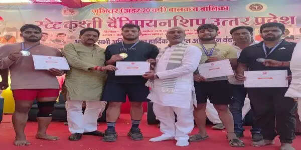 अंडर 20 जूनियर पुरुष, महिला कुश्ती स्टेट चैम्पियनशिप का बेलवरिया में समापन