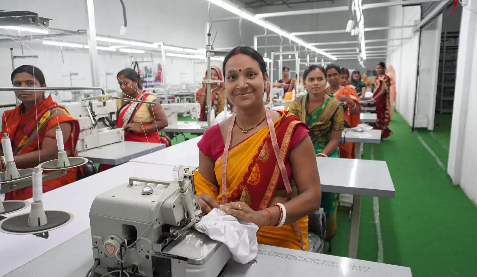 स्वयं के साथ औरों को भी ' जीविका ' से बना रही है स्वावलंबी