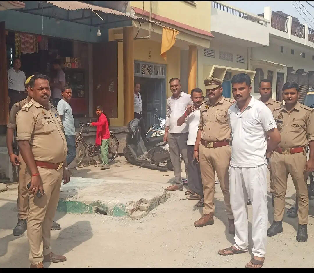 देवरिया के रुद्रपुर में मोहर्रम से पहले विवाद,प्रशासन ने पुराना चौक पर मरम्मत कार्य रुकवाया