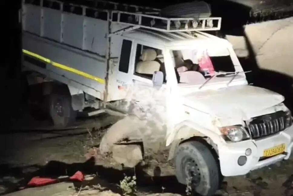 सूरजपुर : शादी समारोह से लौटने के दौरान पलटा पिकअप, दो बच्चों की मौत,11 लोग घायल