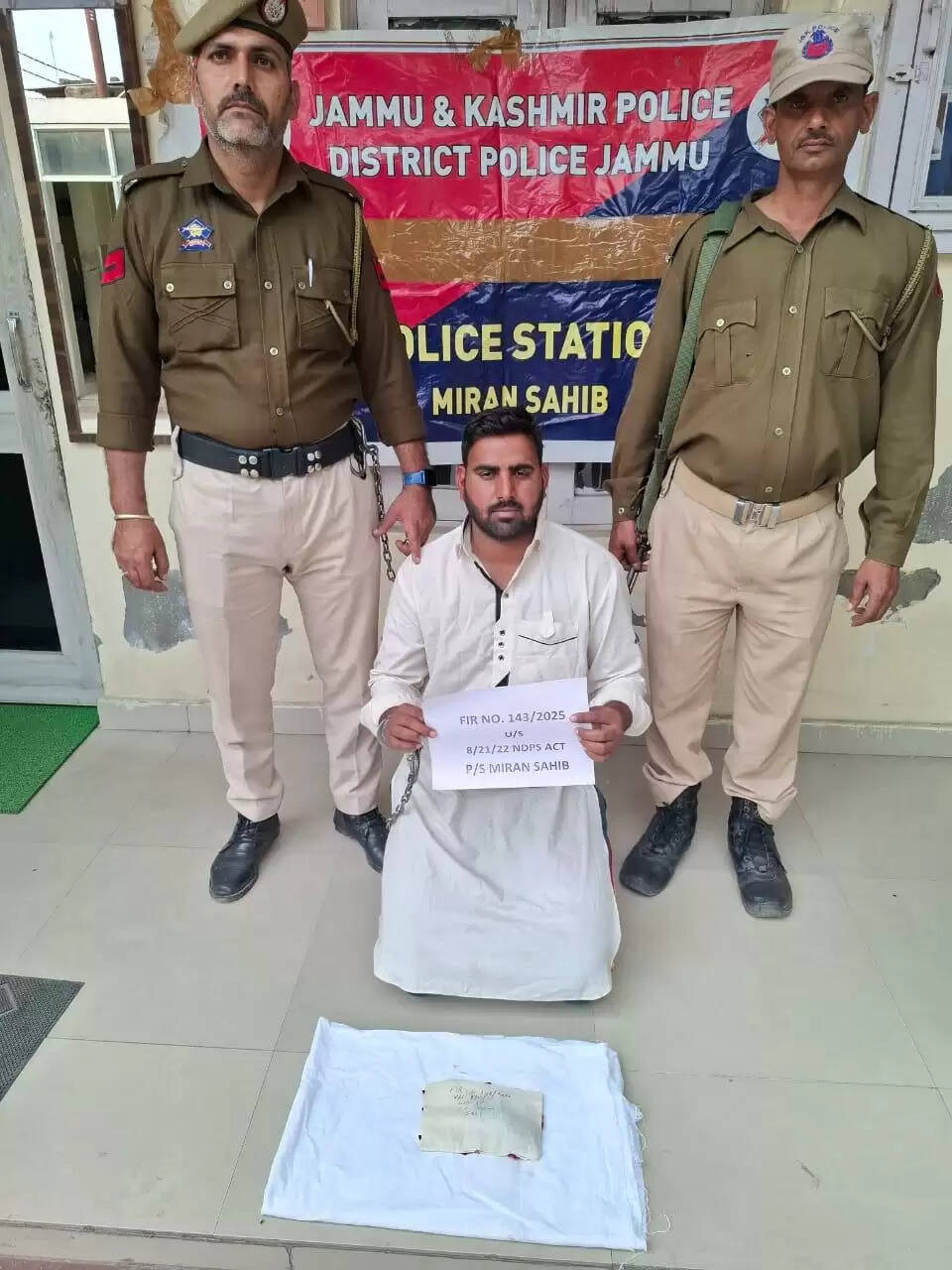 जम्मू पुलिस स्टेशन ने मादक पदार्थ विरोधी अभियान के तहत एक तस्कर को गिरफ्तार किया और हेरोइन बरामद की