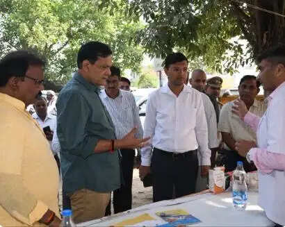 मंत्री एके शर्मा ने बाढ़ का पानी उतरते ही सफाई और दवा छिड़काव करने का दिया निर्देश