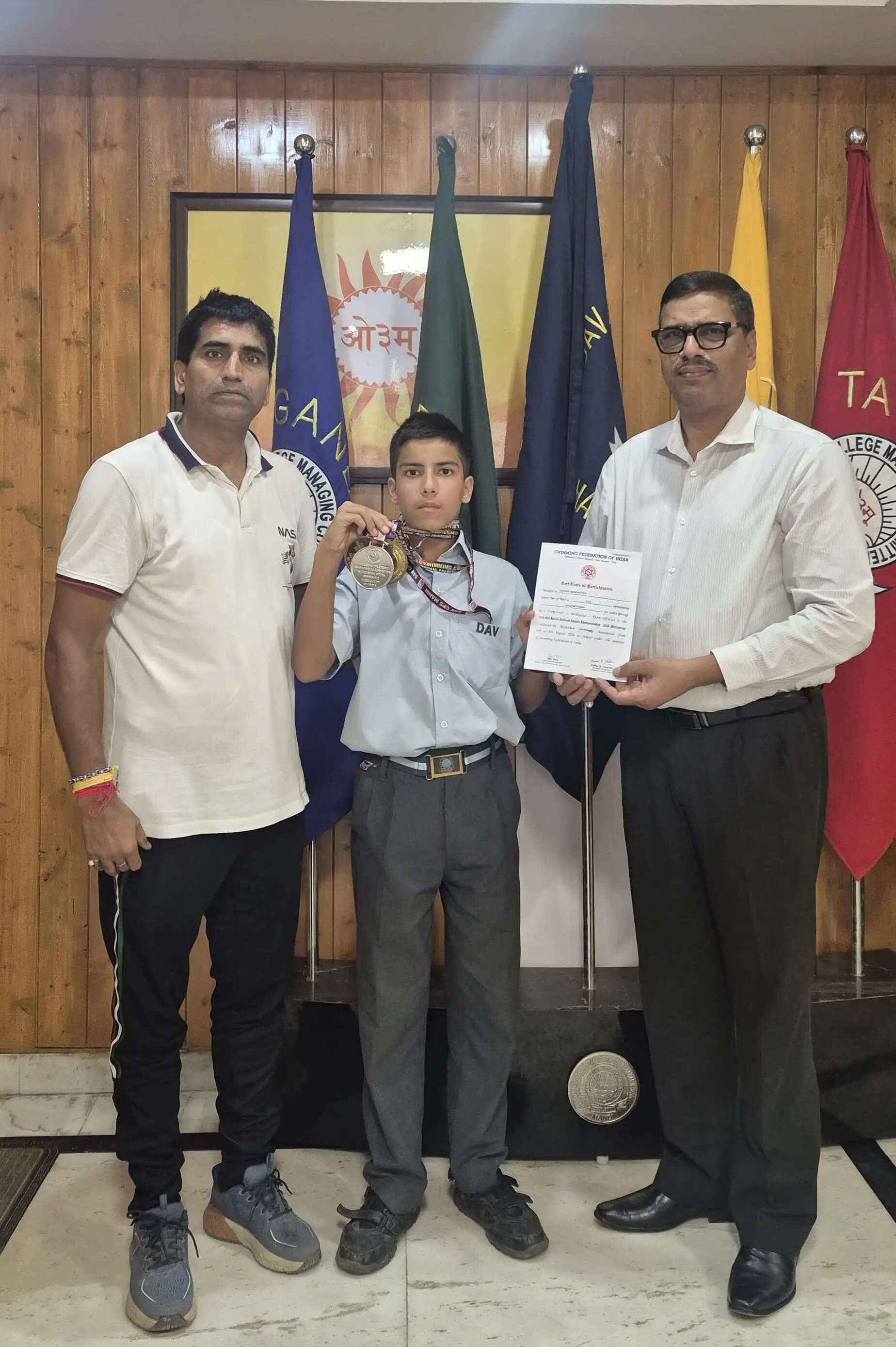 राज्य स्तरीय तैराकी प्रतियोगिता में डीएवी मंडी के रिहदांत ने झटके 3 पदक, राष्ट्रीय स्तर पर भी दिखाई प्रतिभा