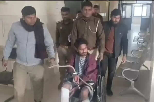 अदालत की दीवाल फांद पेशी पर आया बदमाश फरार, एसआई समेत तीन पुलिस कर्मी निलंबित