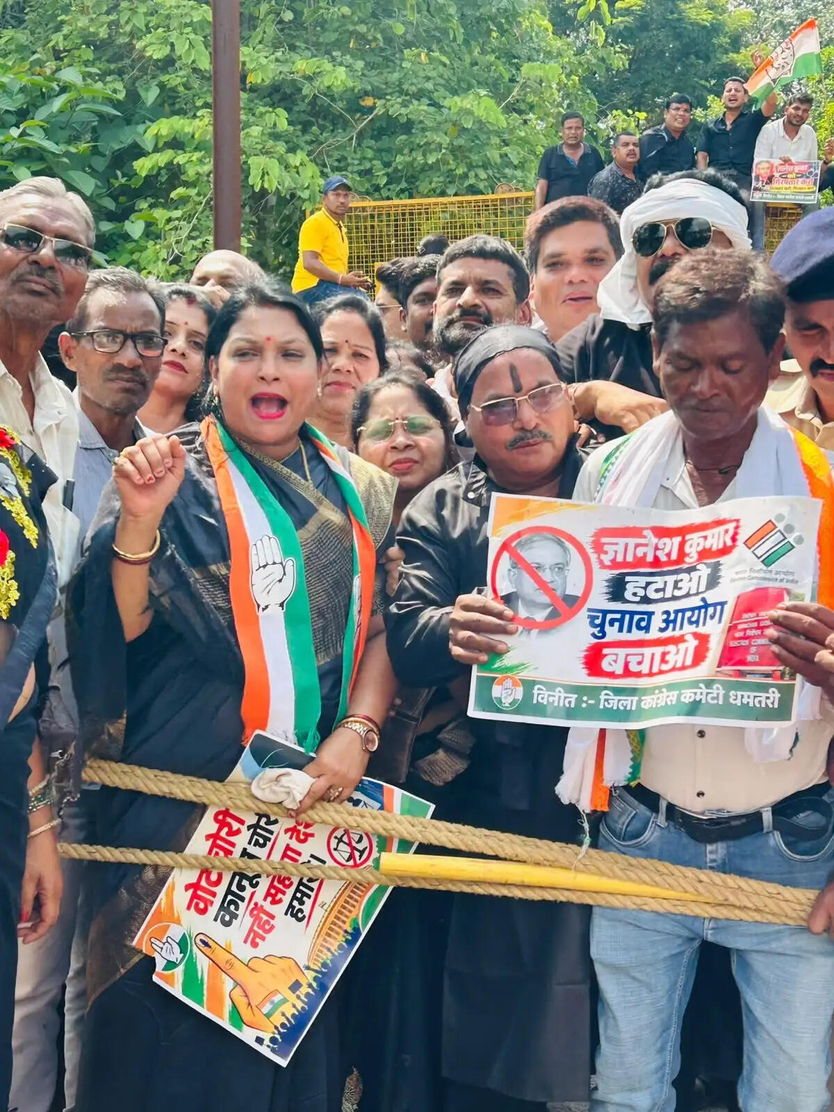 वोट चोरी के आरोपों को लेकर कांग्रेस का प्रदर्शन, कलेक्ट्रेट घेरकर की कार्रवाई की मांग