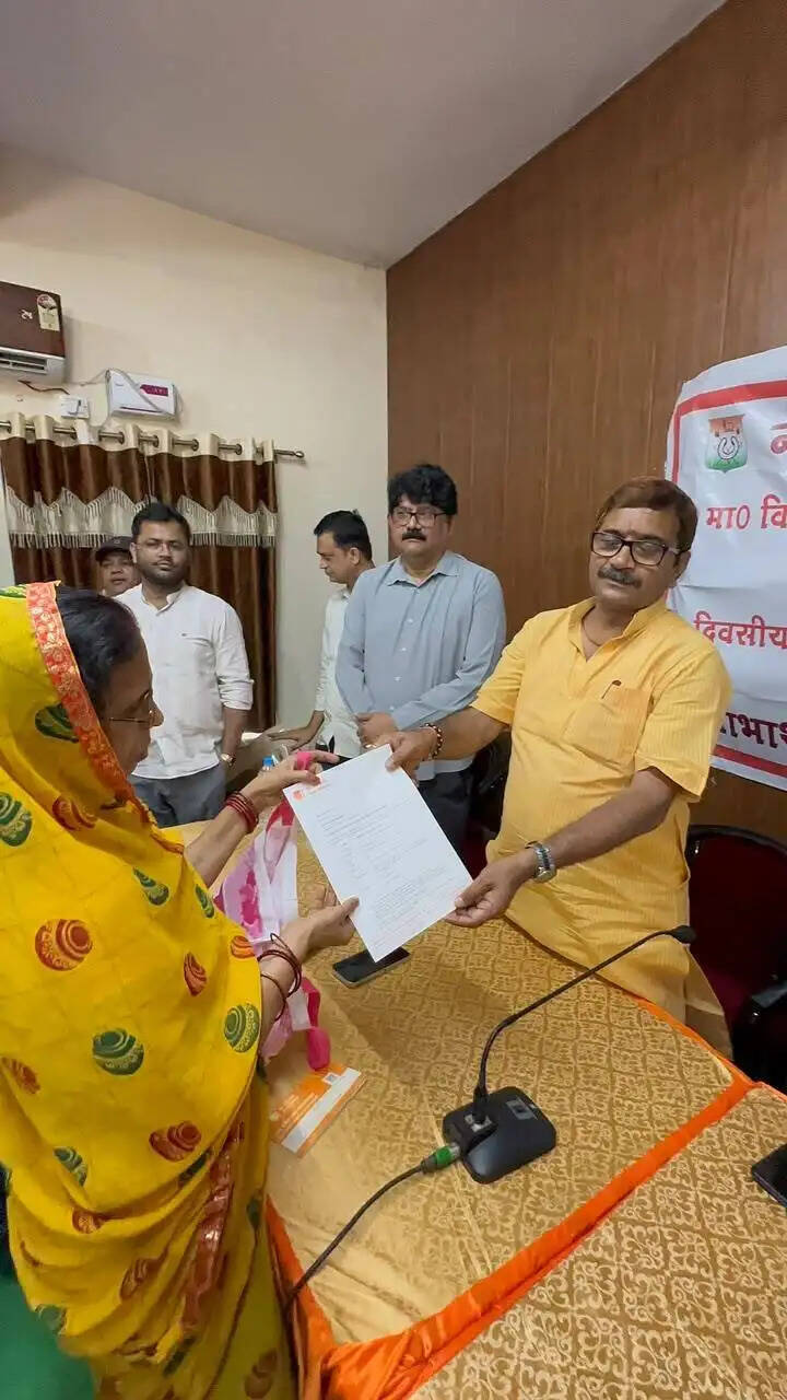 विधायक डॉ. नीलकंठ तिवारी ने 76 दिवसीय वार्ड प्रवास में जनसमस्याओं का कराया समाधान