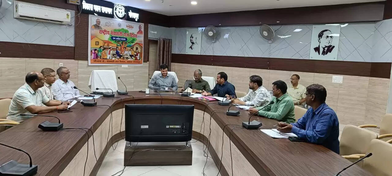 नवागत सीडीओ ने किया जनकल्याणकरी योजनाओं के प्रगति की समीक्षा