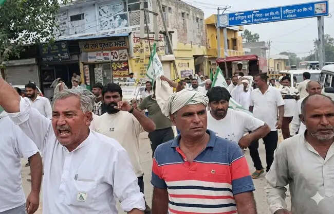 सोनीपत:किसानों ने फ्री ट्रेड समझौते व चढ़ूनी की गिरफ्तारी के विरोध में किया प्रदर्शन