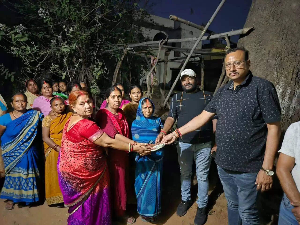 विहिप ने की कैंसर पीड़िता की आर्थिक मदद