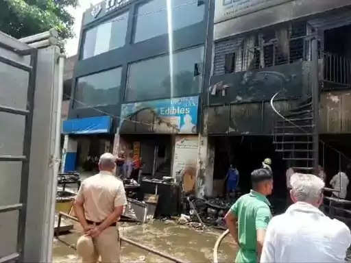 फरीदाबाद : बर्तन की दुकान में लगी आग, लाखों का नुकसान