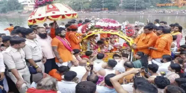 मप्र के उज्जैन में धूमधाम से निकली महाकाल की सवारी, मनमहेश स्वरूप में दिए भक्तों को दर्शन