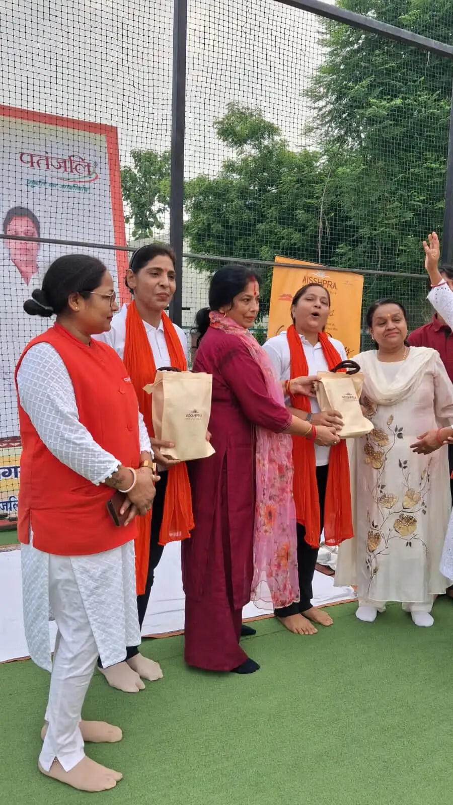 अंतर्राष्ट्रीय योग दिवस के उपलक्ष्य में महिलाओं का विशेष योग कार्यक्रम संपन्न