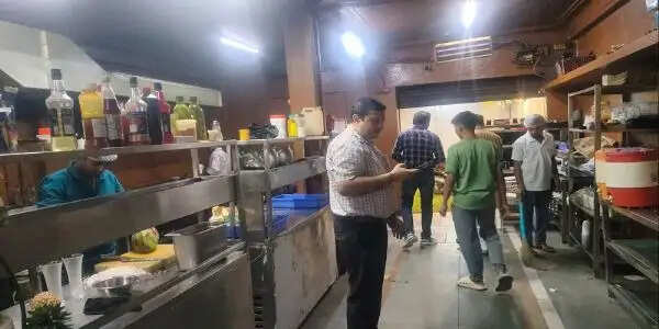 इंदौरः विभिन्न प्रतिष्ठानों पर खाद्य सुरक्षा प्रशासन की कार्रवाई