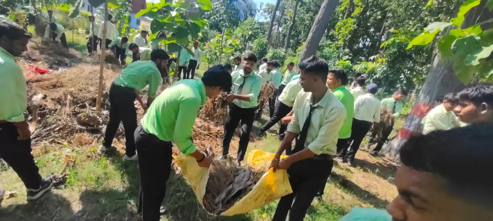 एमजीयूजी में आयोजित हुआ वृहद स्वच्छता अभियान