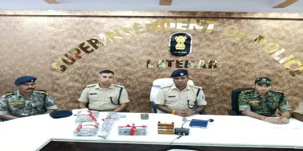 20 लाख के इनामी नक्सली रविंद्र गंझू की निशानदेही पर एके-56, मैगजीन और 90 गोलियां बरामद