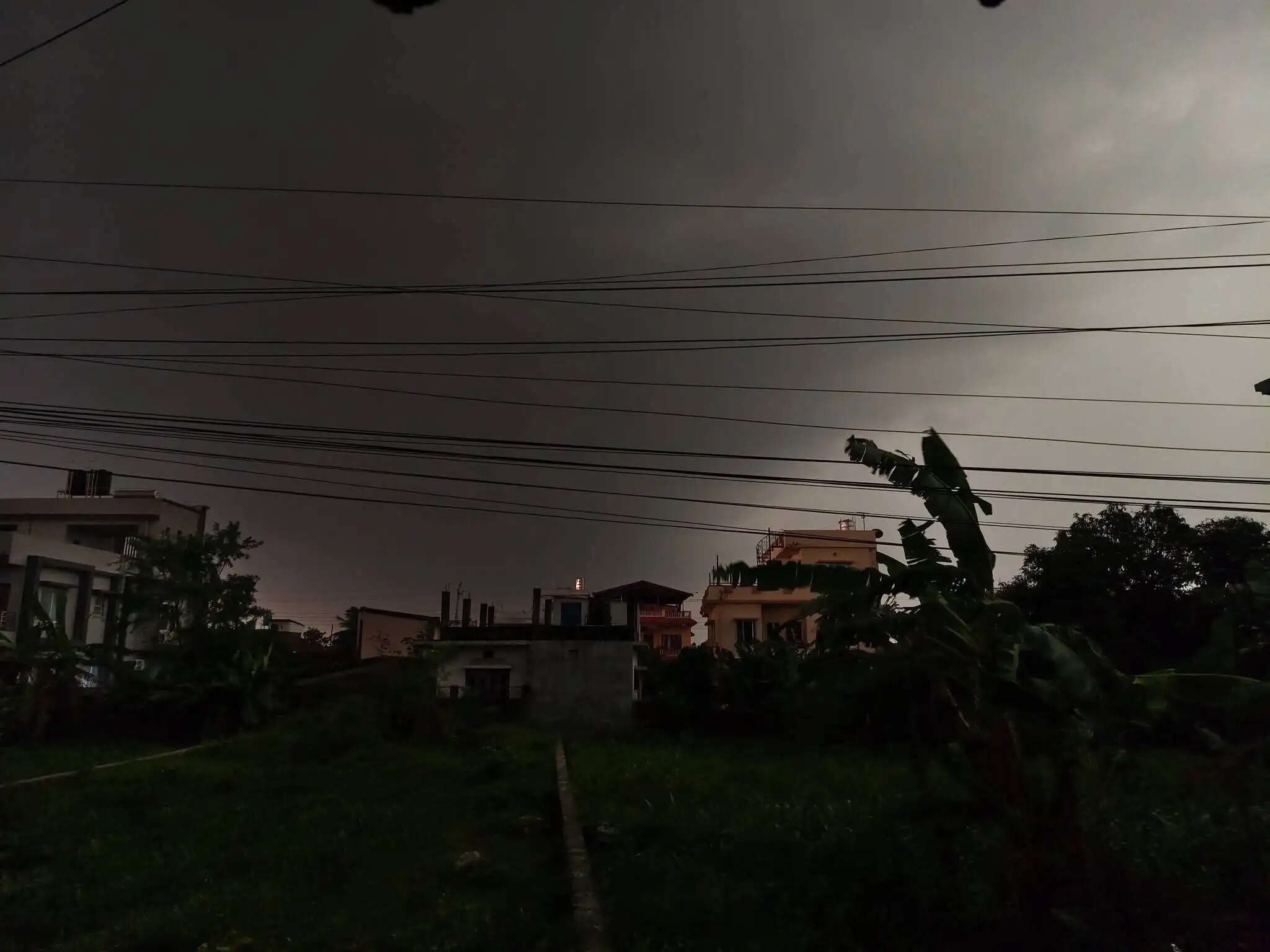 मौसम का बदला मिजाज, जमकर हुई बारिश, तपती गर्मी से मिली राहत