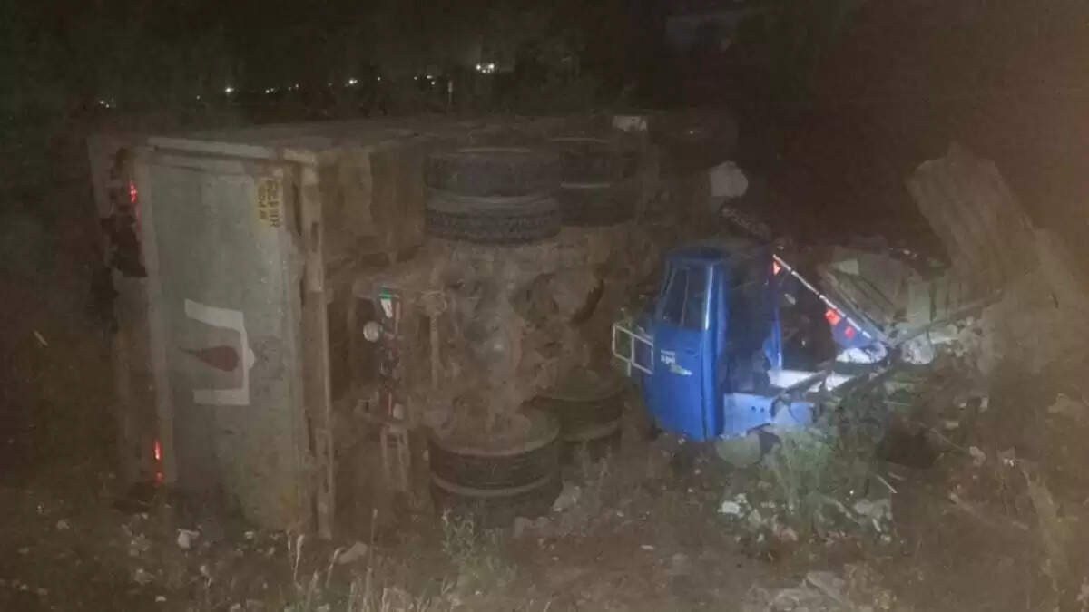 मप्र के देवास में सड़क हादसा, चार लोगों की मौत